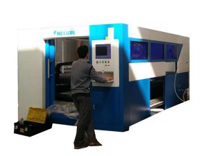 2kw fibro optika lasero tranĉanta maŝinon alĝustigebla rapideco por metala tubo